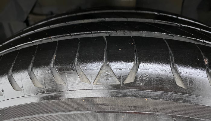 2017 Maruti Vitara Brezza VDI OPT, Diesel, Manual, 94,349 km, Left Front Tyre Tread