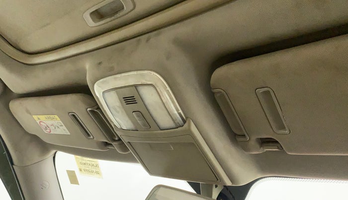 2019 Mahindra XUV500 W11 (O) AT, Diesel, Automatic, 79,978 km, Ceiling - Sun Glass Holder not working