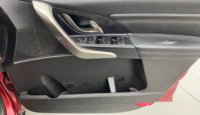2019 Mahindra XUV500 W11 (O) AT, Diesel, Automatic, 79,978 km, Driver Side Door Panels Control