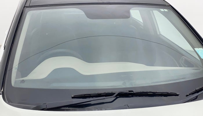 2016 Hyundai Elite i20 SPORTZ 1.2, Petrol, Manual, 1,12,617 km, Front windshield - Minor spot on windshield