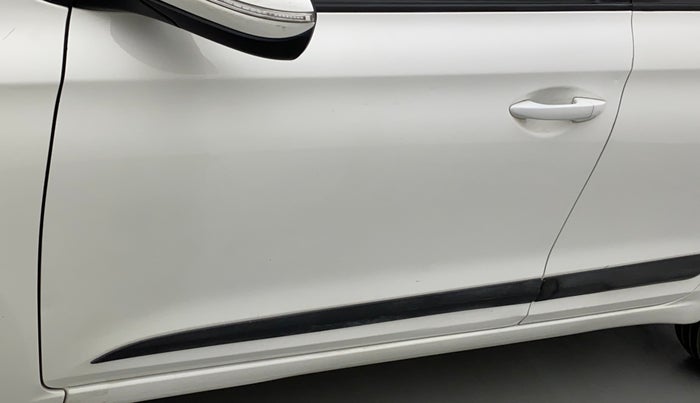 2016 Hyundai Elite i20 SPORTZ 1.2, Petrol, Manual, 1,12,617 km, Front passenger door - Slightly dented