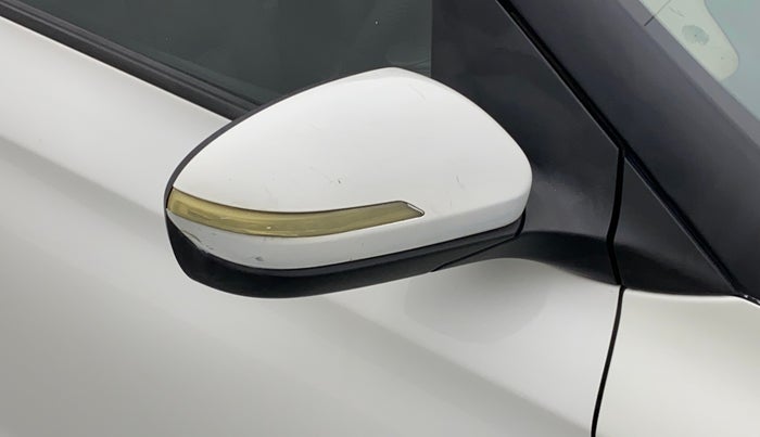 2016 Hyundai Elite i20 SPORTZ 1.2, Petrol, Manual, 1,12,617 km, Right rear-view mirror - Indicator light has minor damage