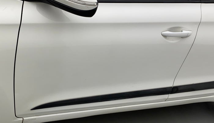 2016 Hyundai Elite i20 SPORTZ 1.2, Petrol, Manual, 1,12,617 km, Front passenger door - Paint has faded