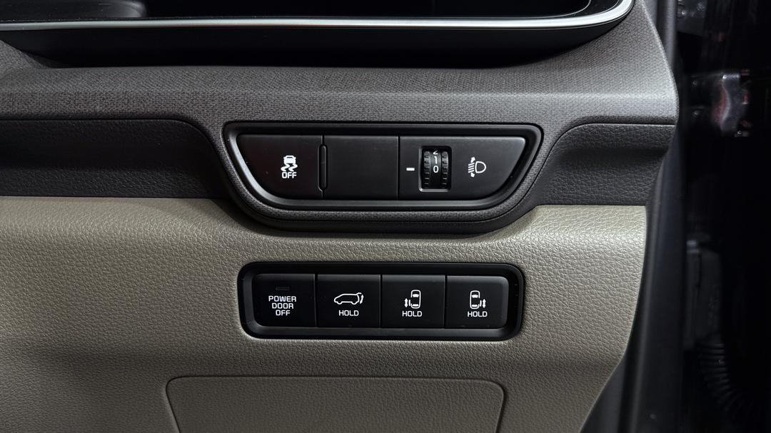 2025 Kia Carnival Sport+, Automatic, 3216 km, Utility Switches/Buttons