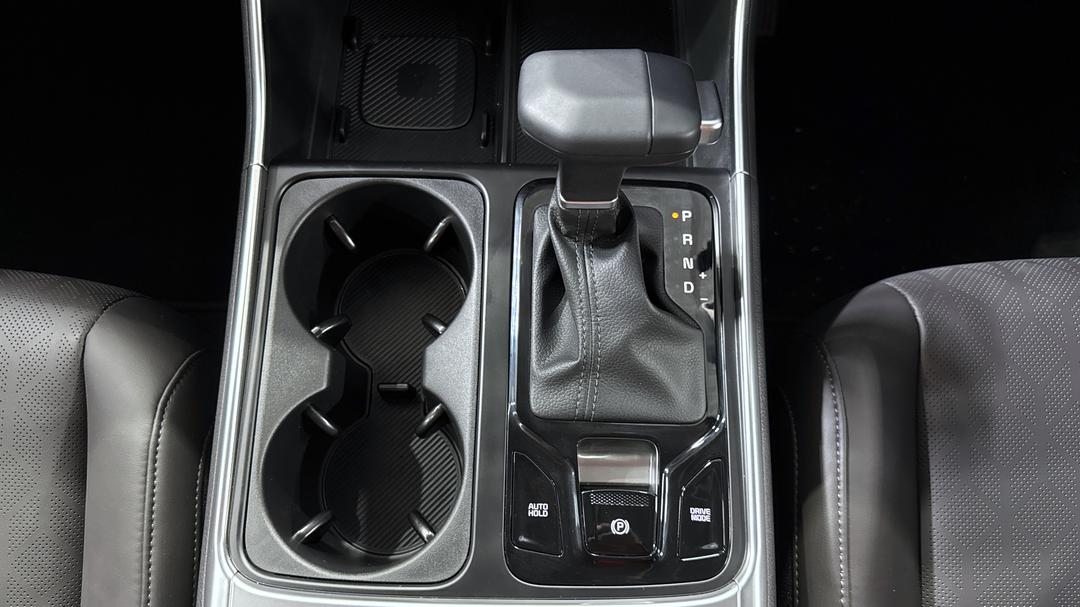 2025 Kia Carnival Sport+, Automatic, 3216 km, Gear Lever 