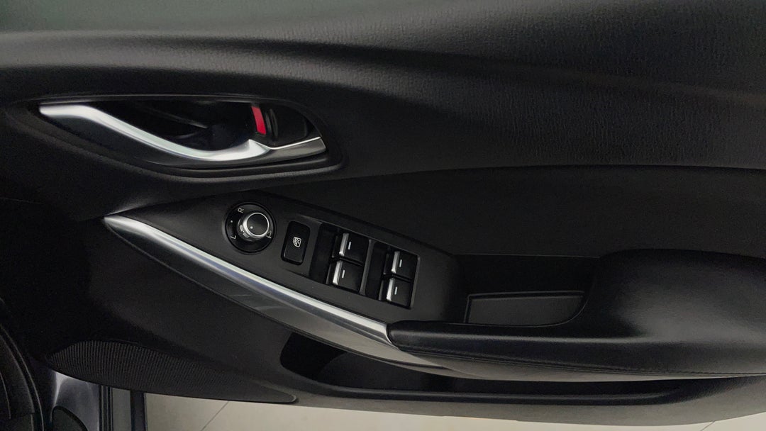 2016 Mazda 6 Sport, Automatic, 132274 km, Drivers Side Door Panel Controls