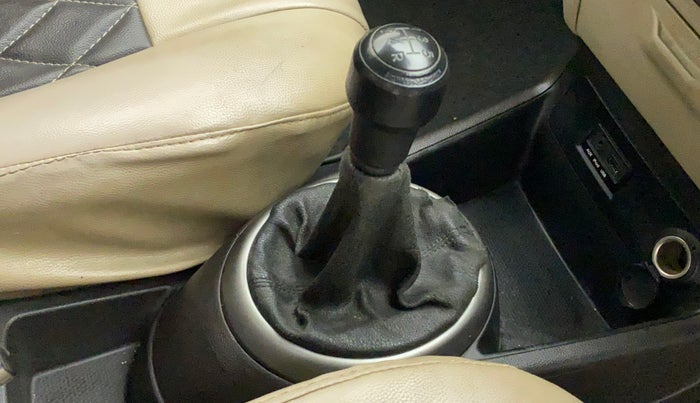 2014 Hyundai i20 MAGNA 1.2, Petrol, Manual, 58,018 km, Gear lever - Boot cover slightly torn