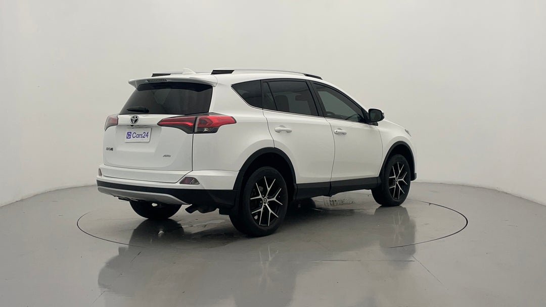 Right Back Diagonal (45- Degree) View