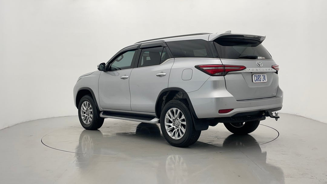 Left Back Diagonal (45- Degree) View