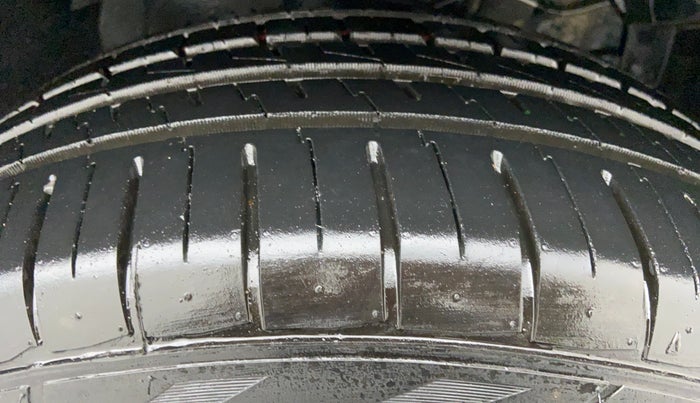 2018 Maruti Vitara Brezza LDI OPT, Diesel, Manual, 75,838 km, Right Front Tyre Tread