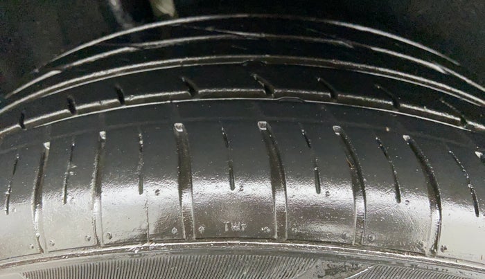 2018 Maruti Vitara Brezza LDI OPT, Diesel, Manual, 75,838 km, Right Rear Tyre Tread