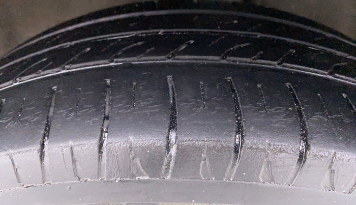 2014 Maruti Wagon R 1.0 VXI, Petrol, Manual, 59,374 km, Left Front Tyre Tread
