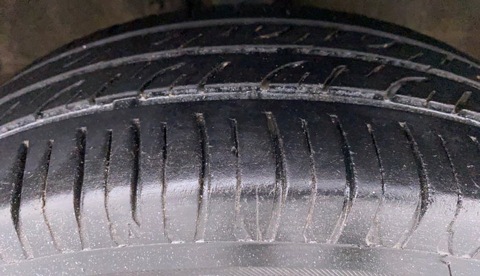 2014 Maruti Wagon R 1.0 VXI, Petrol, Manual, 59,374 km, Right Front Tyre Tread