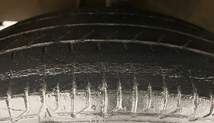 2014 Hyundai i10 SPORTZ 1.1 IRDE2, Petrol, Manual, 49,726 km, Left Front Tyre Tread