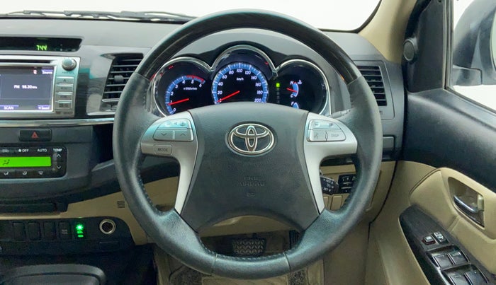 2015 Toyota Fortuner 3.0 AT 4X2, Diesel, Automatic, 1,17,453 km, Steering Wheel Close Up