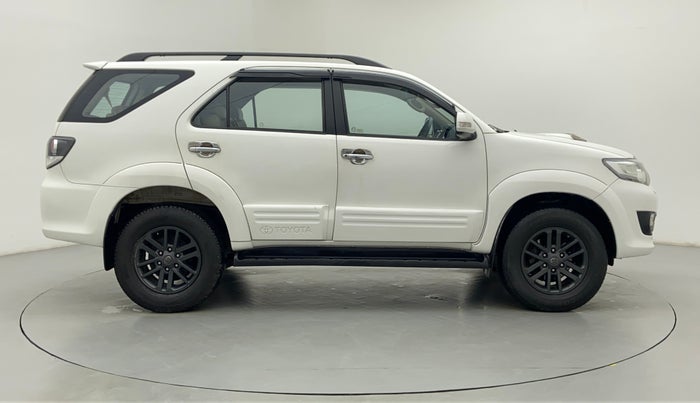 2015 Toyota Fortuner 3.0 AT 4X2, Diesel, Automatic, 1,17,453 km, Right Side