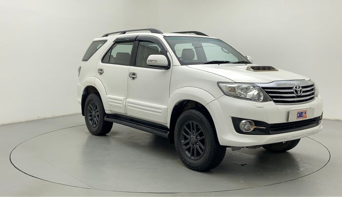 2015 Toyota Fortuner 3.0 AT 4X2, Diesel, Automatic, 1,17,453 km, Right Front Diagonal