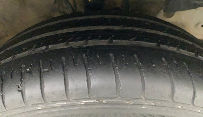 2019 Hyundai Elite i20 MAGNA PLUS 1.4 CRDI, Diesel, Manual, 62,874 km, Right Front Tyre Tread