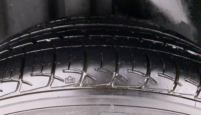 2015 Volkswagen Cross Polo HIGHLINE PETROL, Petrol, Manual, 60,836 km, Right Rear Tyre Tread