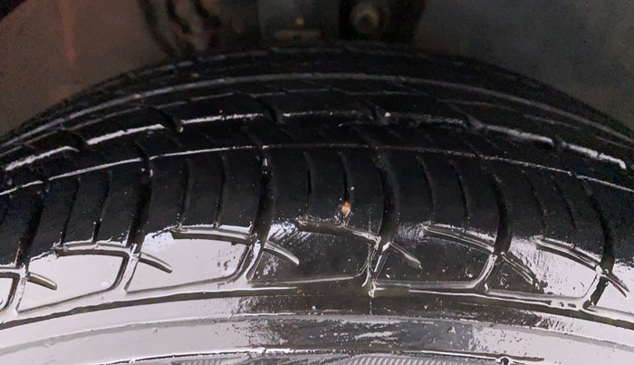2015 Volkswagen Cross Polo HIGHLINE PETROL, Petrol, Manual, 60,836 km, Right Front Tyre Tread