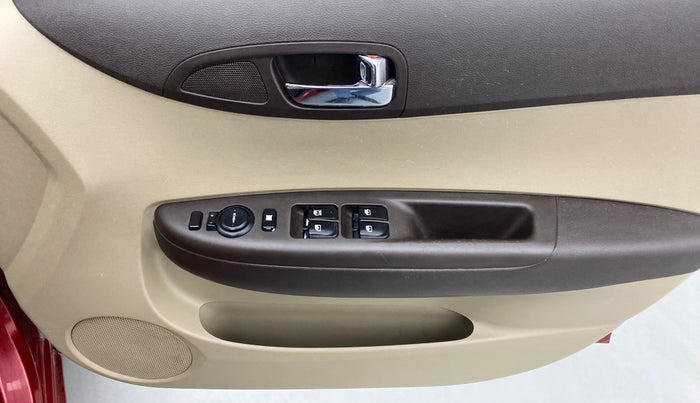 2010 Hyundai i20 SPORTZ 1.2 O, Petrol, Manual, 70,361 km, Driver Side Door Panels Control