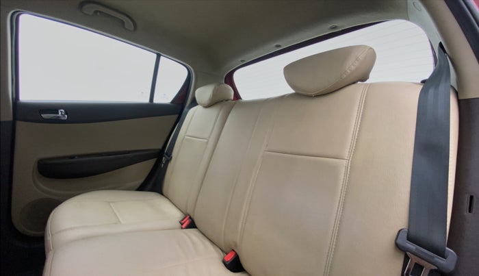 2010 Hyundai i20 SPORTZ 1.2 O, Petrol, Manual, 70,361 km, Right Side Rear Door Cabin