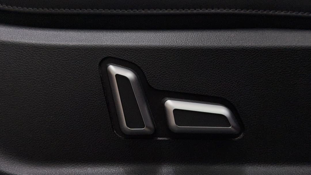 2025 GWM Cannon Ultra (4x4), Automatic, 9646 km, Drivers Side Adjustment Panel
