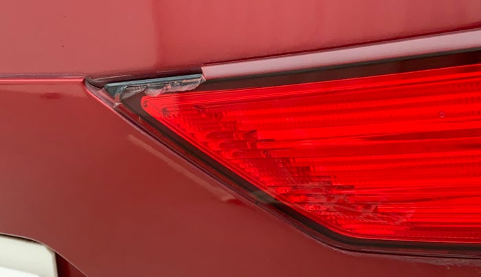 2018 Honda Amaze 1.2L I-VTEC V CVT, Petrol, Automatic, 40,802 km, Right tail light - Minor damage