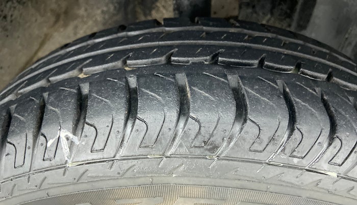 2016 Datsun Go T, Petrol, Manual, 12,476 km, Right Front Tyre Tread
