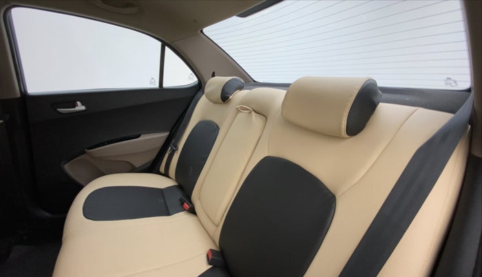 2017 Hyundai Xcent S 1.2, Petrol, Manual, 39,080 km, Right Side Rear Door Cabin