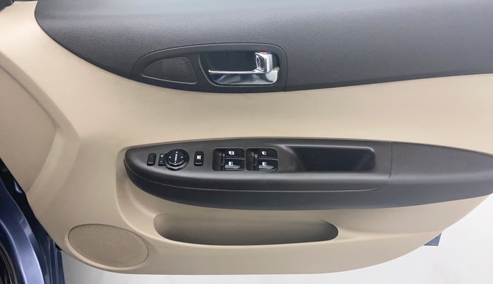 2012 Hyundai i20 MAGNA O 1.2, Petrol, Manual, 31,689 km, Driver Side Door Panel Controls