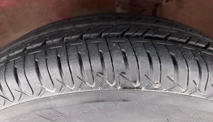 2015 Maruti Alto 800 LXI, Petrol, Manual, 48,287 km, Left Front Tyre Tread