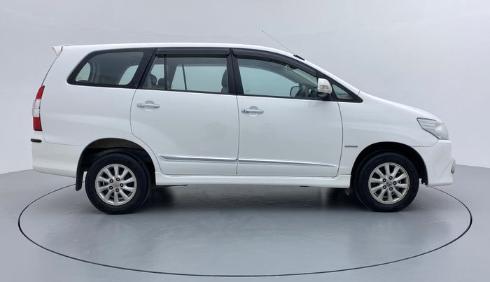 2014 Toyota Innova 2.5 VX 8 STR BS IV, Diesel, Manual, 1,44,255 km, Right Side View