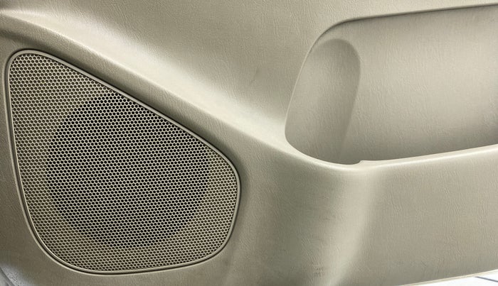 2014 Toyota Innova 2.5 VX 8 STR BS IV, Diesel, Manual, 1,44,255 km, Speakers