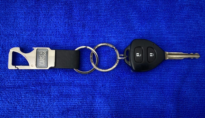 2014 Toyota Innova 2.5 VX 8 STR BS IV, Diesel, Manual, 1,44,255 km, Key Close-up