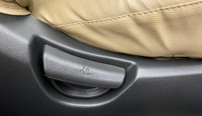 2017 Hyundai Grand i10 MAGNA 1.2 KAPPA VTVT, Petrol, Manual, 20,358 km, Driver Side Adjustment Panel