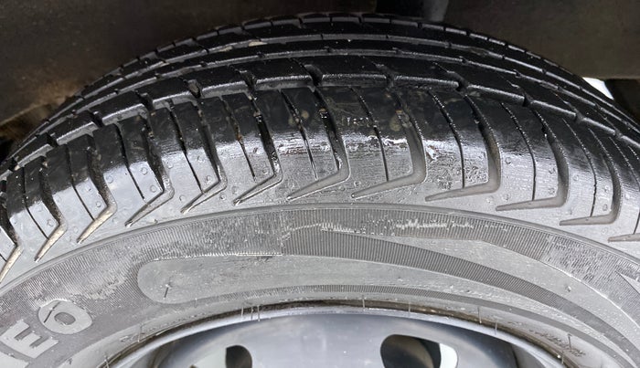 2017 Datsun Redi Go T (O), Petrol, Manual, 9,906 km, Left Rear Tyre Tread