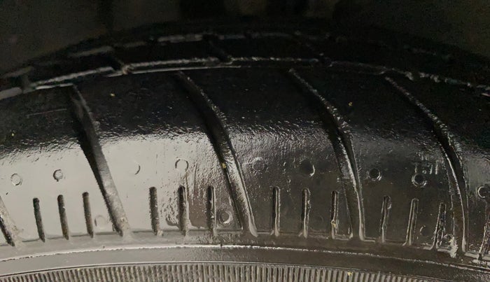 2011 Hyundai i10 SPORTZ 1.2, Petrol, Manual, 84,493 km, Right Front Tyre Tread