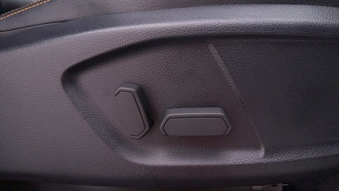 2021 Ford Ranger Wildtrak 2.0 (4x4), Automatic, 77678 km, Drivers Side Adjustment Panel