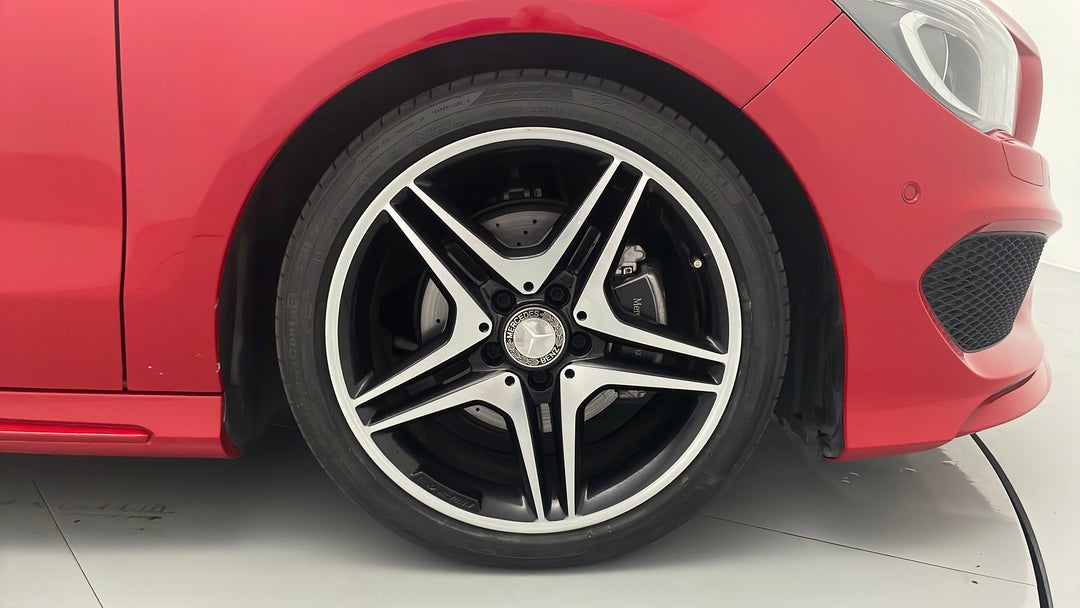 2014 Mercedes-benz CLA 200, Automatic, 44331 km, Right Front Wheel