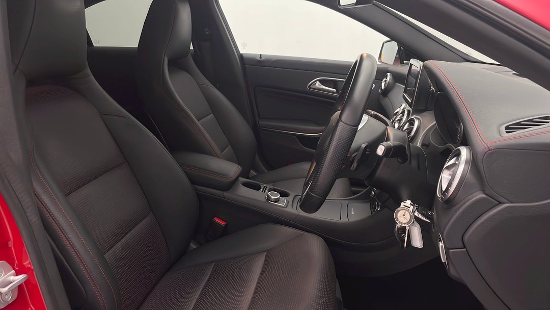 2014 Mercedes-benz CLA 200, Automatic, 44331 km, Right Side Front Door Cabin View