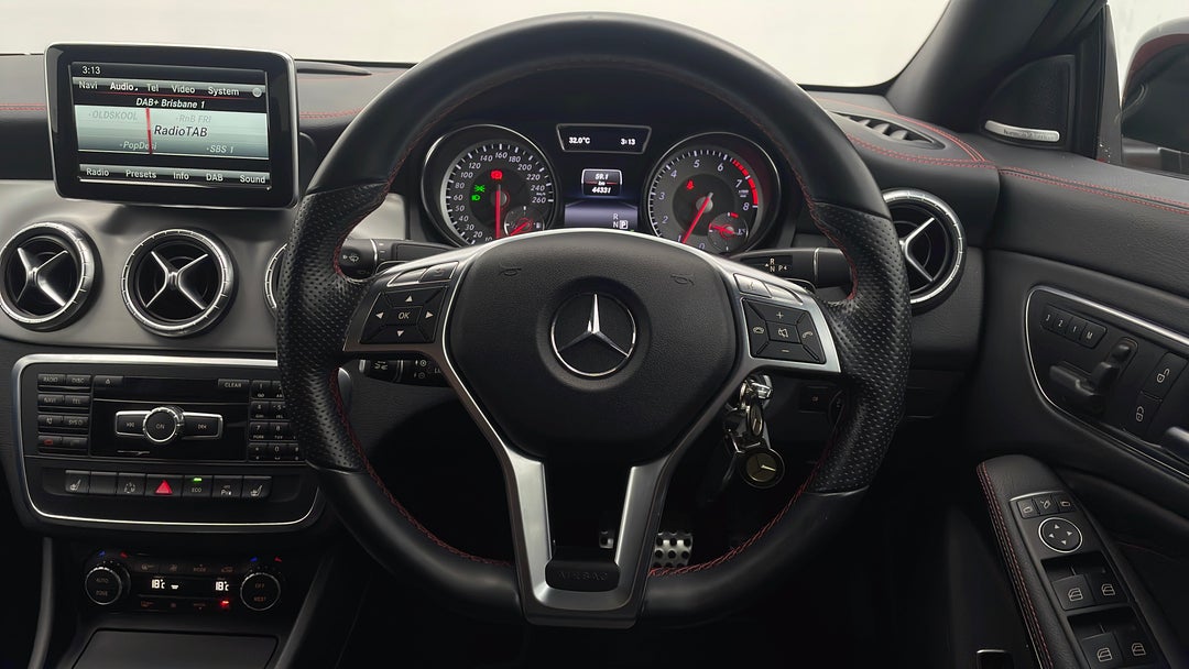 2014 Mercedes-benz CLA 200, Automatic, 44331 km, Steering Wheel Close-up