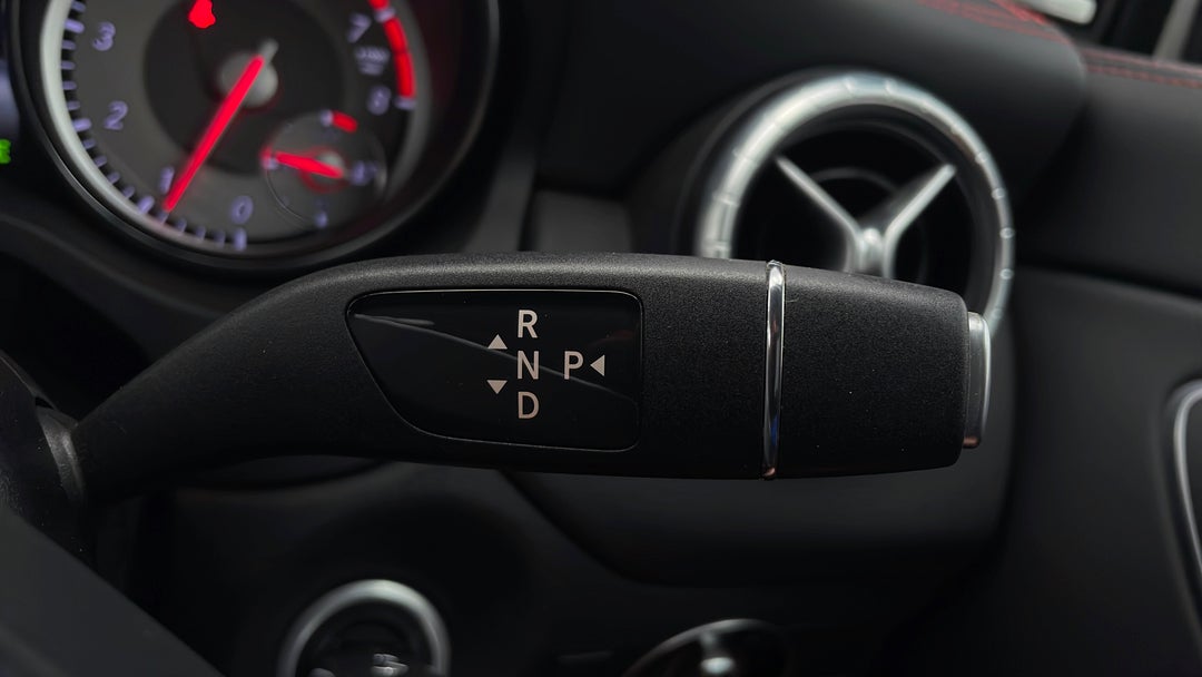 2014 Mercedes-benz CLA 200, Automatic, 44331 km, Gear Lever 