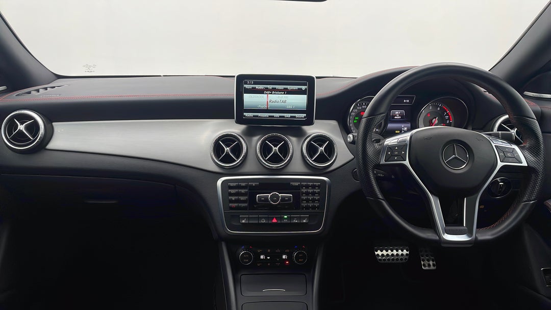2014 Mercedes-benz CLA 200, Automatic, 44331 km, Dashboard View
