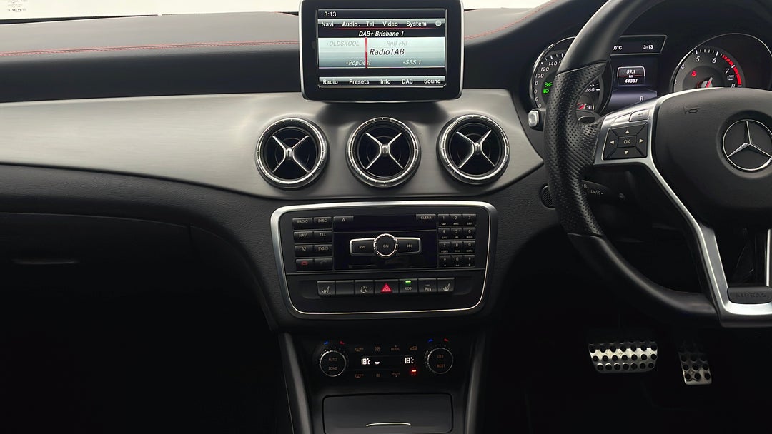 2014 Mercedes-benz CLA 200, Automatic, 44331 km, Center Console