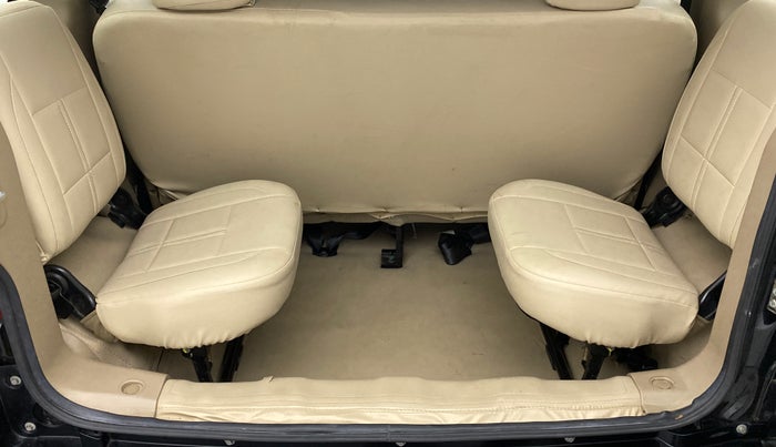 2018 Mahindra TUV300 T8, Diesel, Manual, 26,289 km, Third Seat Row ( optional )
