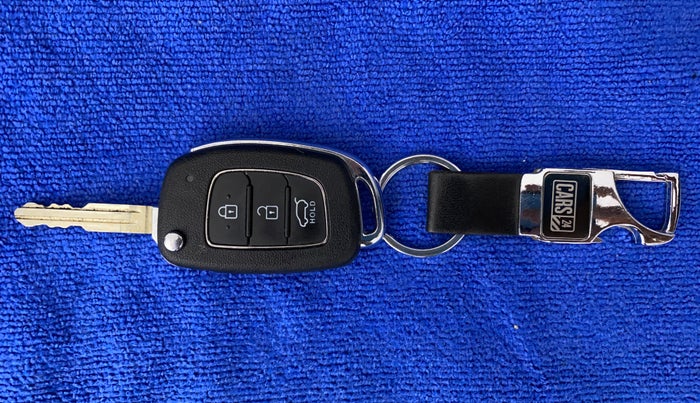 2022 Hyundai VENUE S 1.2, Petrol, Manual, 7,728 km, Key Close Up