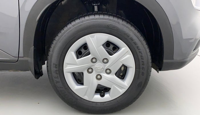 2022 Hyundai VENUE S 1.2, Petrol, Manual, 7,728 km, Right Front Wheel