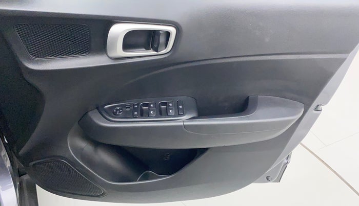 2022 Hyundai VENUE S 1.2, Petrol, Manual, 7,728 km, Driver Side Door Panels Control