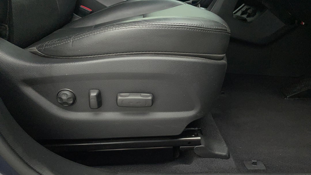 2015 Hyundai Santa Fe Highlander Crdi (4x4), Automatic, 140086 km, Drivers Side Adjustment Panel